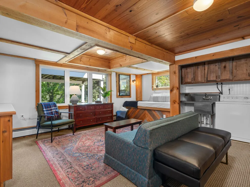 6020 E Hackett Drive Solon Township, MI 49621