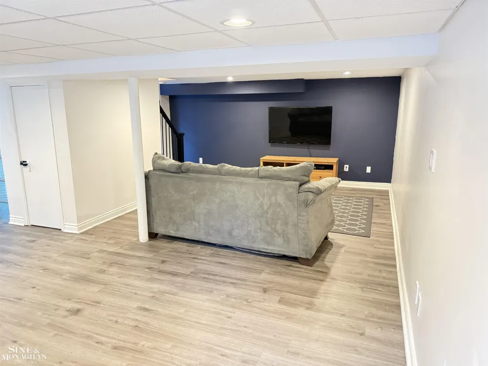 21152 Lancaster Road Harper Woods City, MI 48225