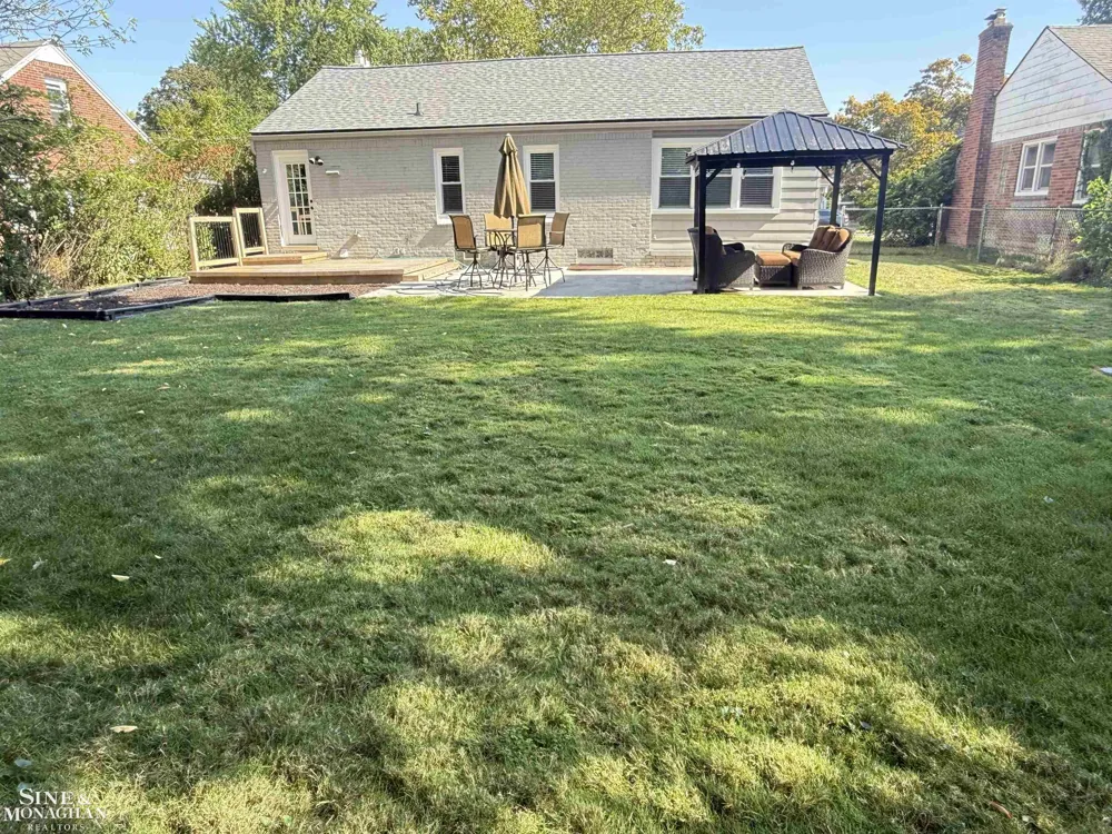 21152 Lancaster Road Harper Woods City, MI 48225