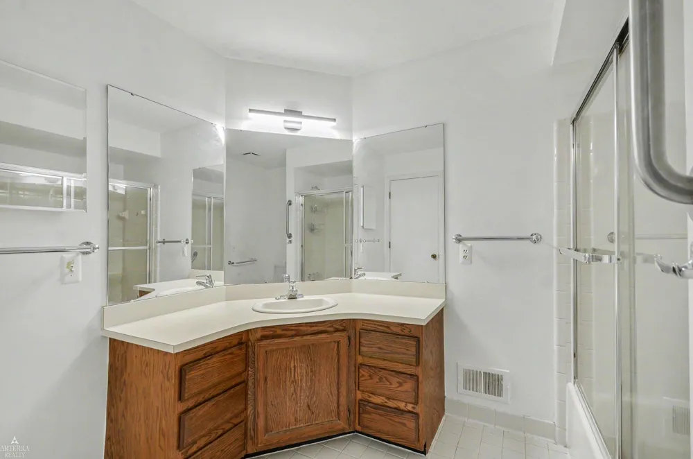 32 Meadow Wood Drive Rochester Hills City, MI 48307