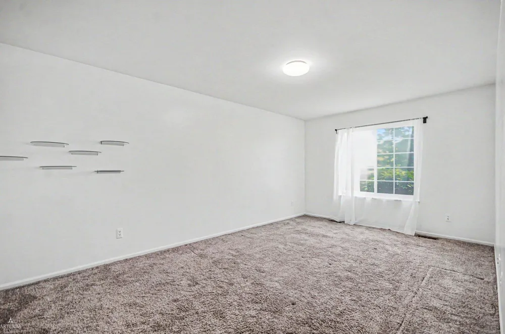 32 Meadow Wood Drive Rochester Hills City, MI 48307