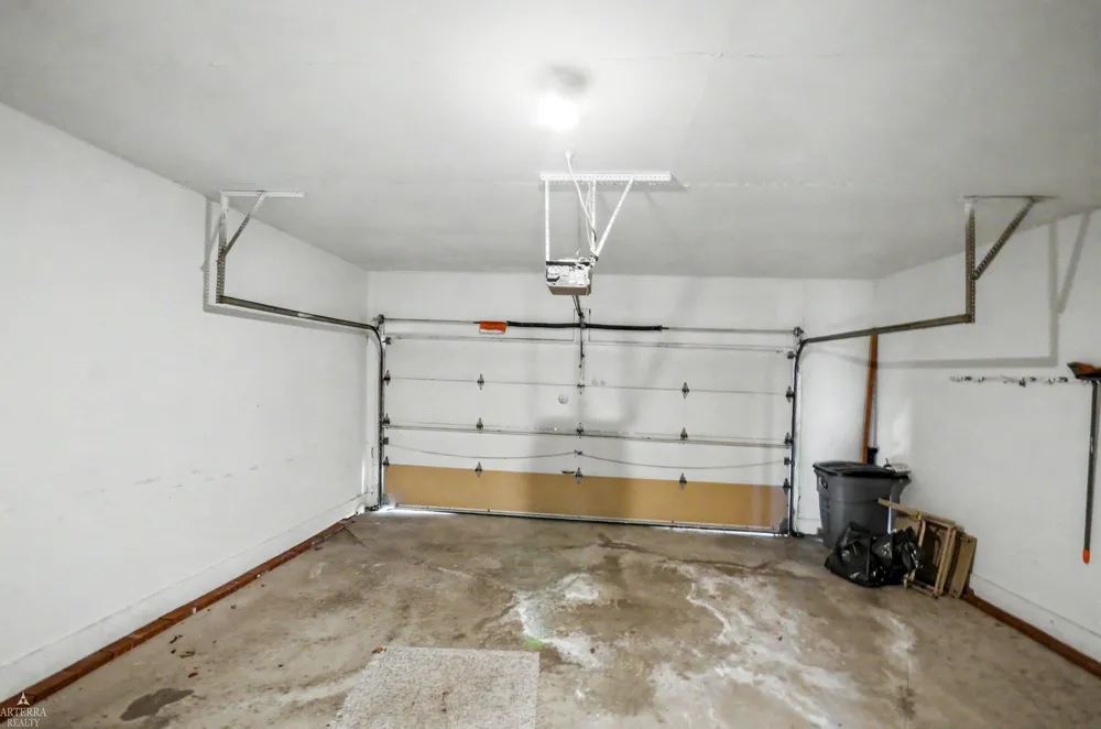 32 Meadow Wood Drive Rochester Hills City, MI 48307