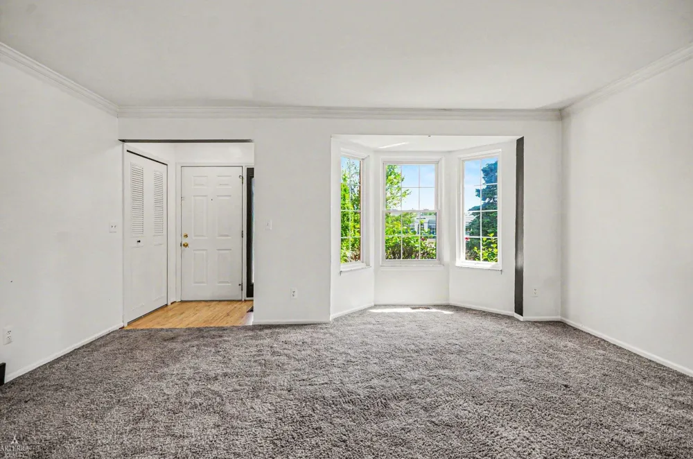 32 Meadow Wood Drive Rochester Hills City, MI 48307