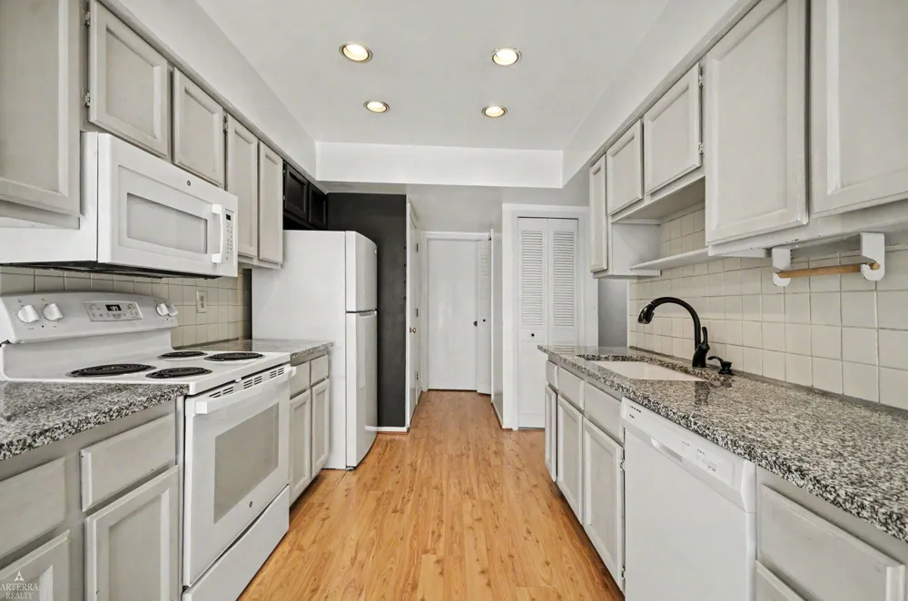 32 Meadow Wood Drive Rochester Hills City, MI 48307
