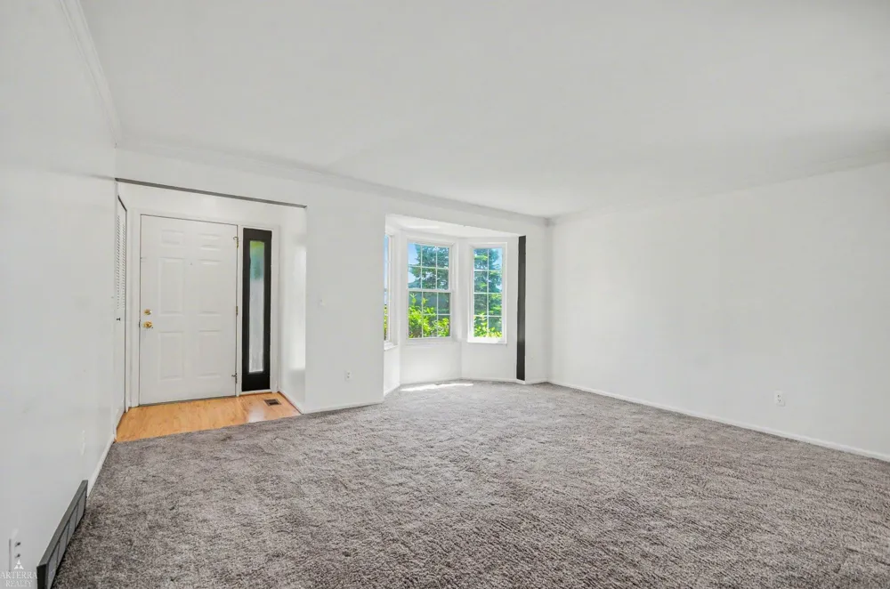 32 Meadow Wood Drive Rochester Hills City, MI 48307
