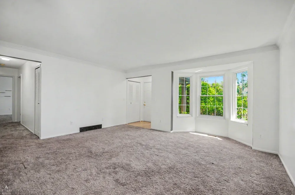 32 Meadow Wood Drive Rochester Hills City, MI 48307