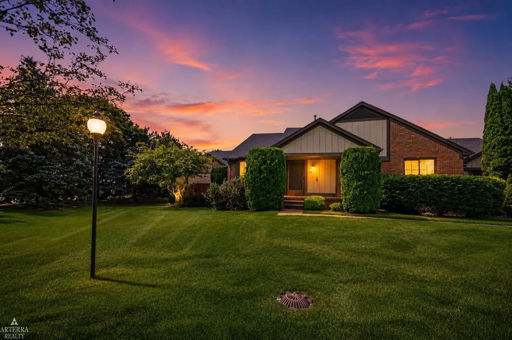 32 Meadow Wood Drive Rochester Hills City, MI 48307