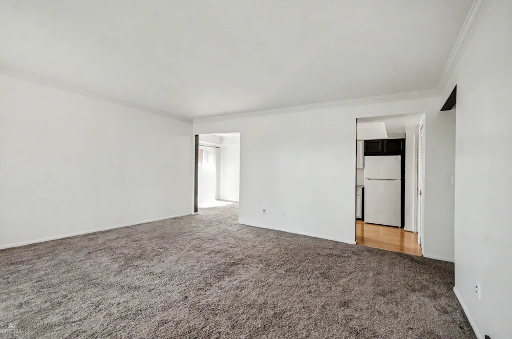 32 Meadow Wood Drive Rochester Hills City, MI 48307