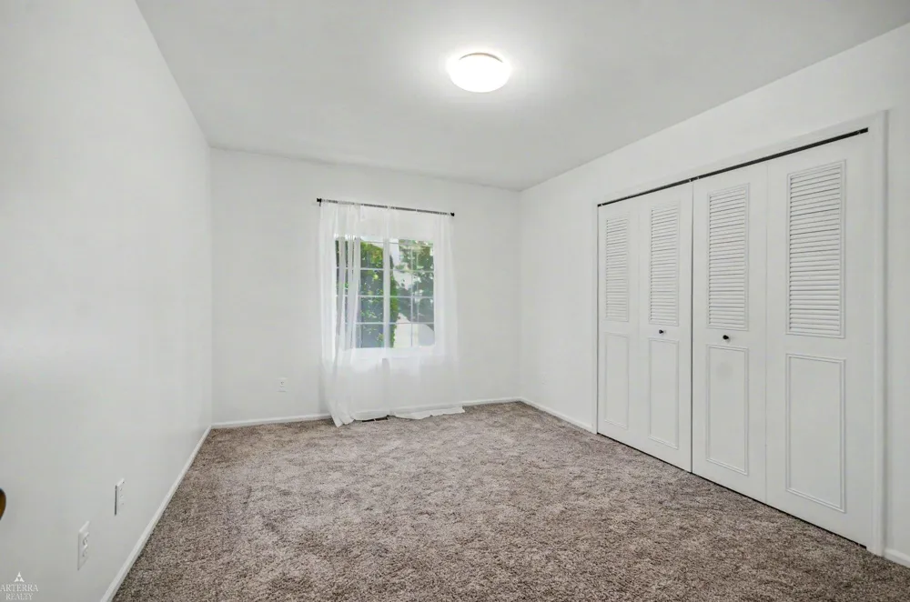 32 Meadow Wood Drive Rochester Hills City, MI 48307