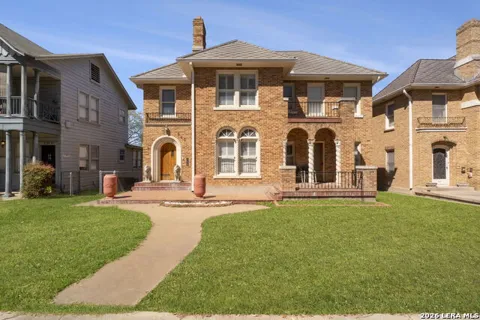 243 E Lullwood Ave