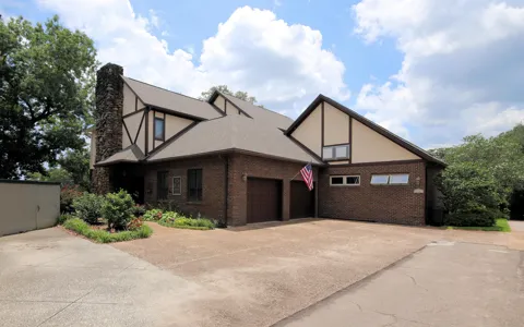 402 Barataria Lane