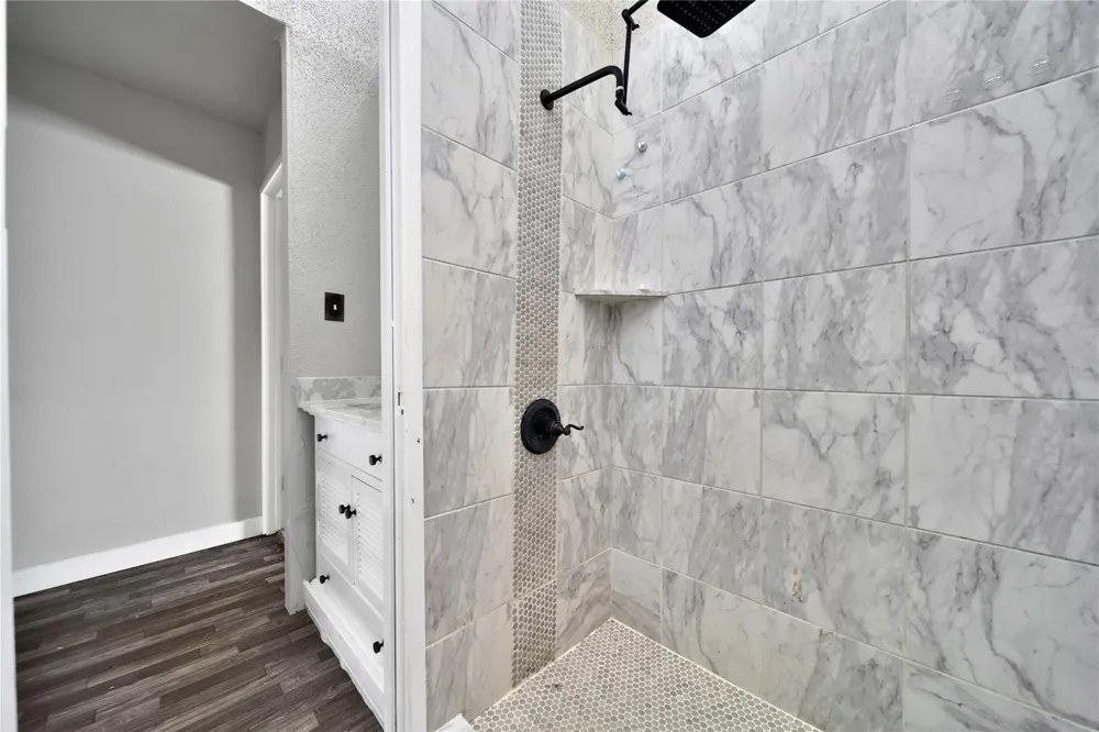28 Lakeway Street Conroe, TX 77304