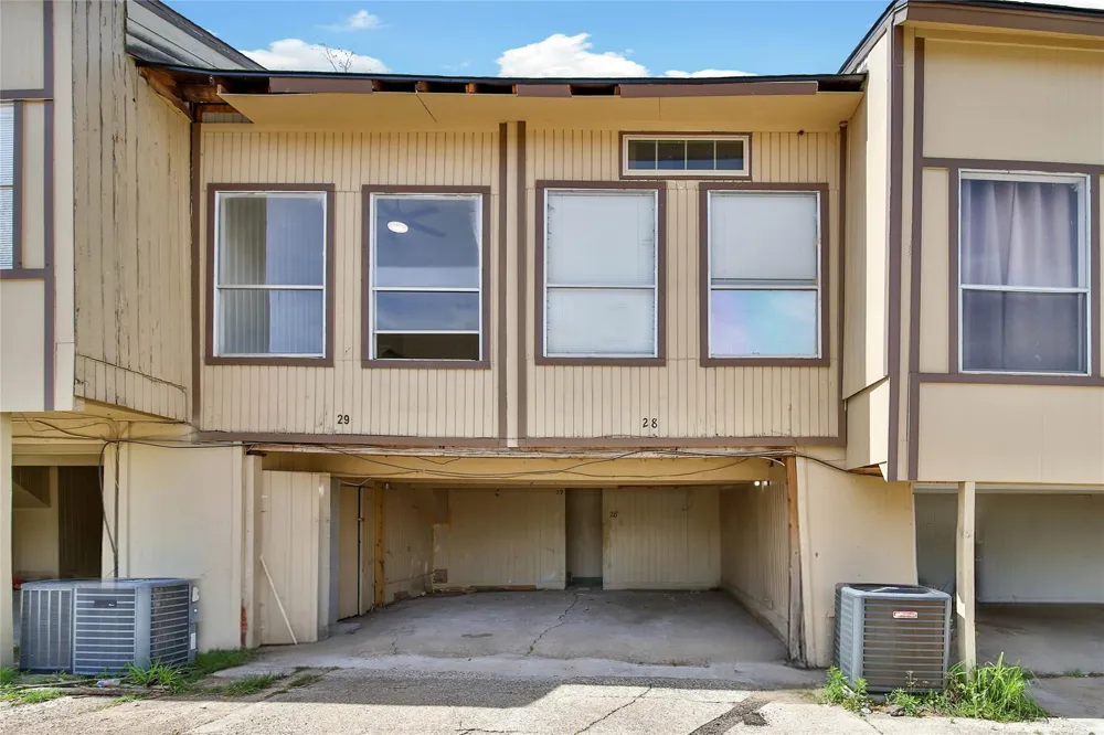 28 Lakeway Street Conroe, TX 77304