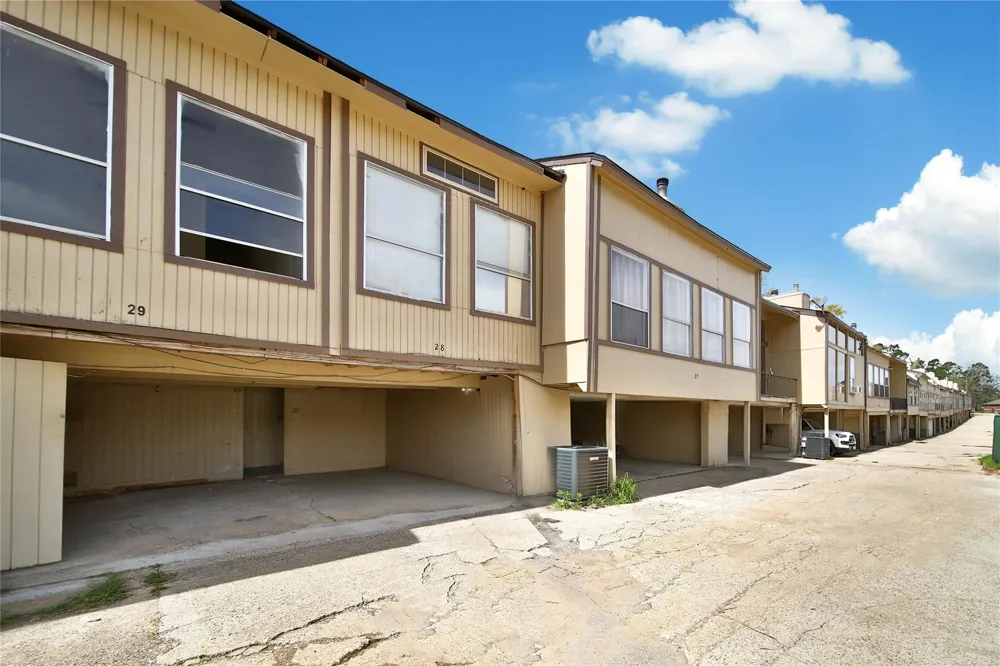 28 Lakeway Street Conroe, TX 77304