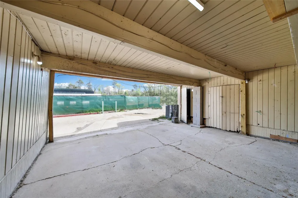 28 Lakeway Street Conroe, TX 77304