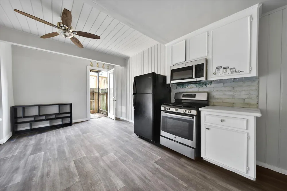 28 Lakeway Street Conroe, TX 77304