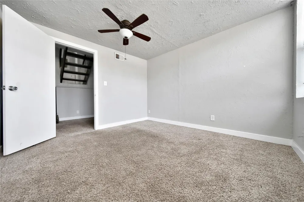 28 Lakeway Street Conroe, TX 77304