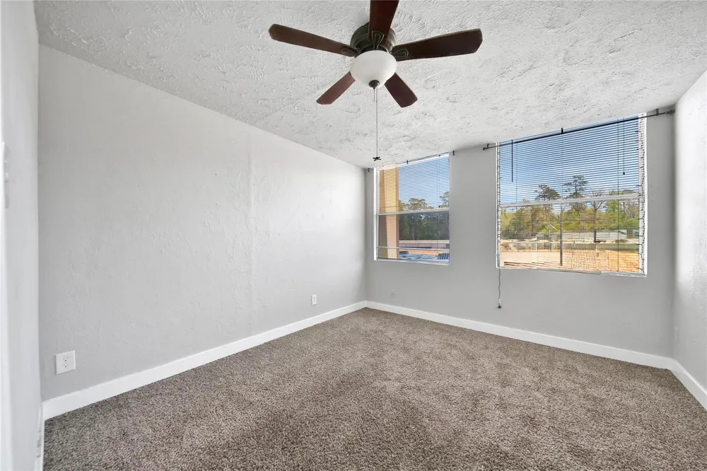 28 Lakeway Street Conroe, TX 77304