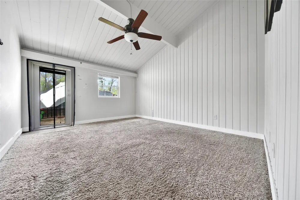 28 Lakeway Street Conroe, TX 77304