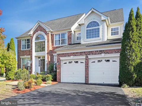 2817 COMPASS CIRCLE