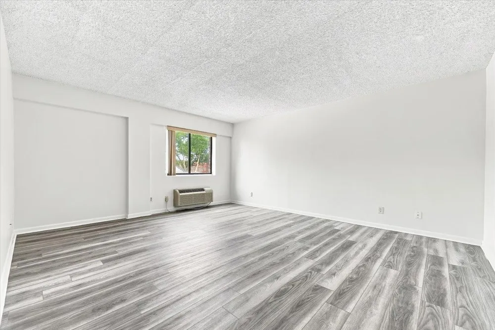 55 CLINTON PL Hackensack, NJ 07601