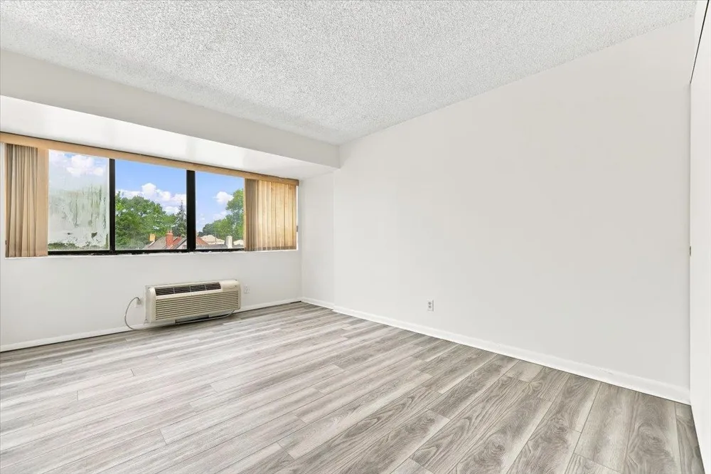 55 CLINTON PL Hackensack, NJ 07601