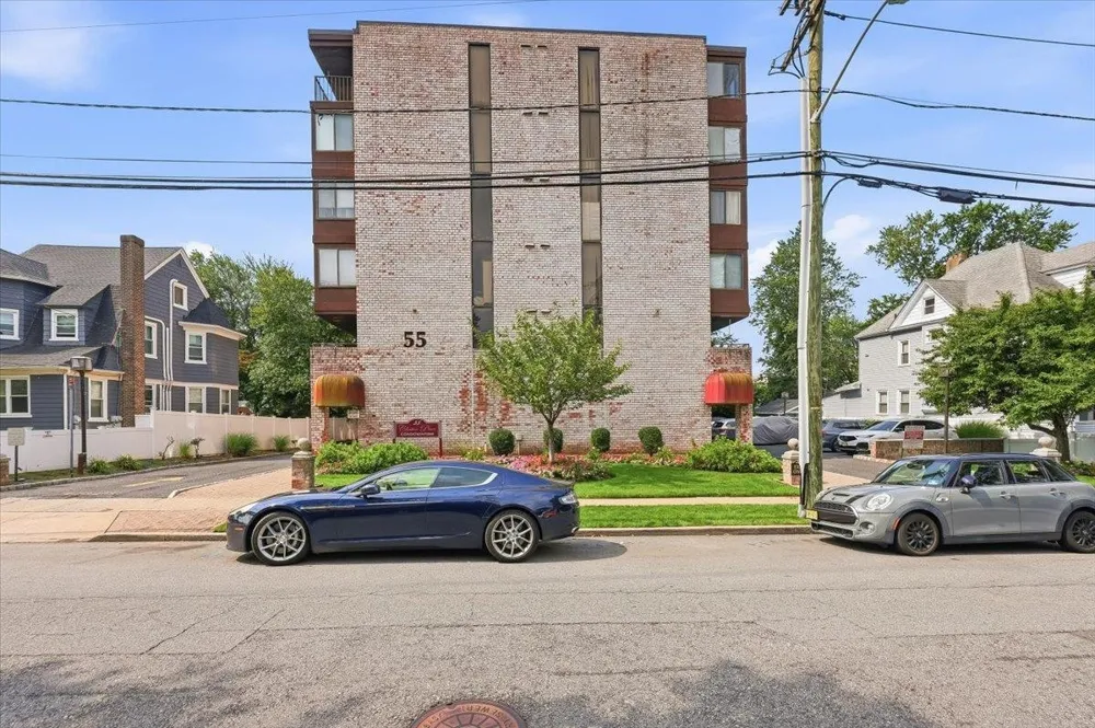 55 CLINTON PL Hackensack, NJ 07601