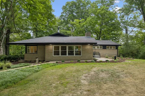 5572 Highway 76 E
