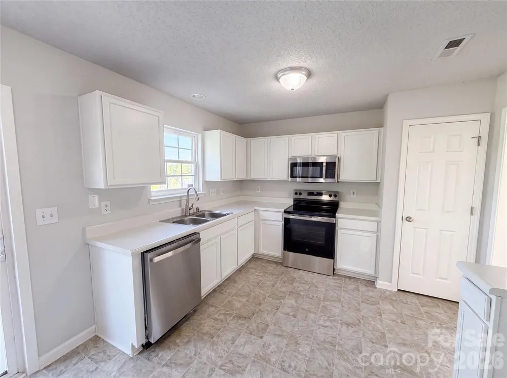 10319 Covingtonwood Drive Charlotte, NC 28214