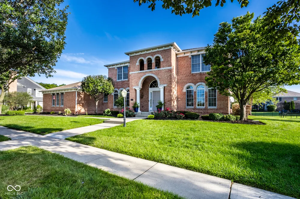 1826 Fairmount Street Carmel, IN 46032