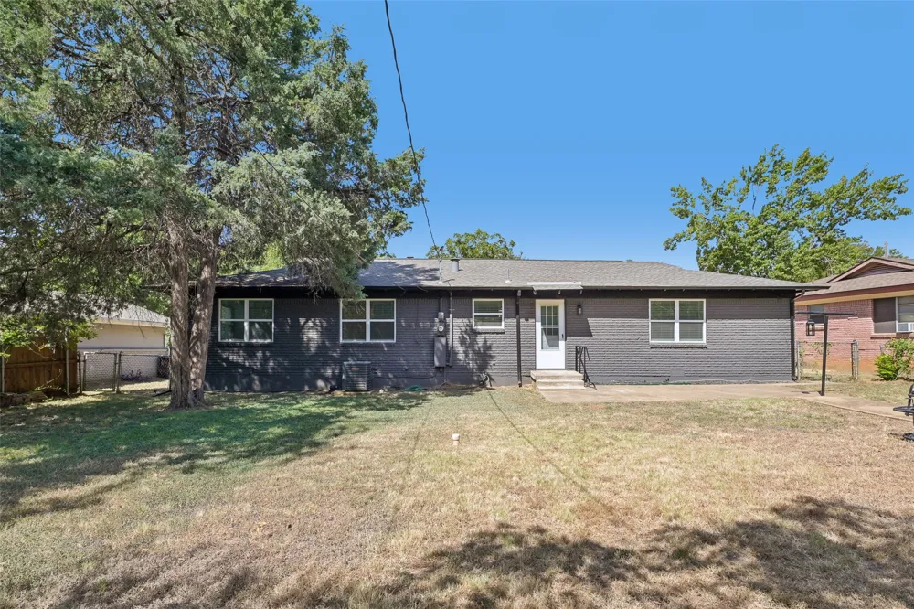 401 Vine Street Euless, TX 76040