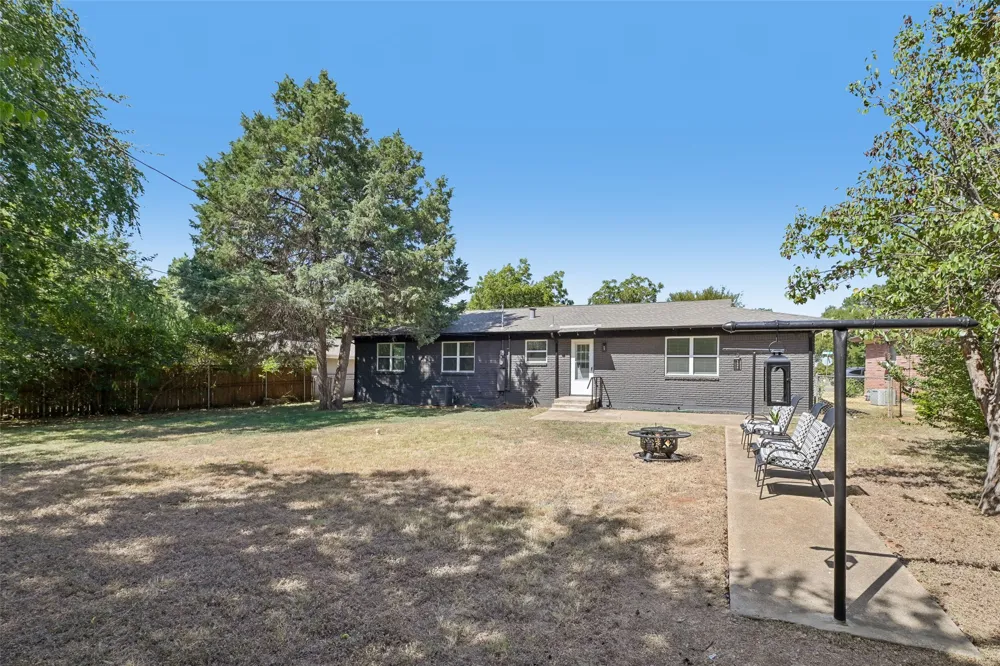 401 Vine Street Euless, TX 76040