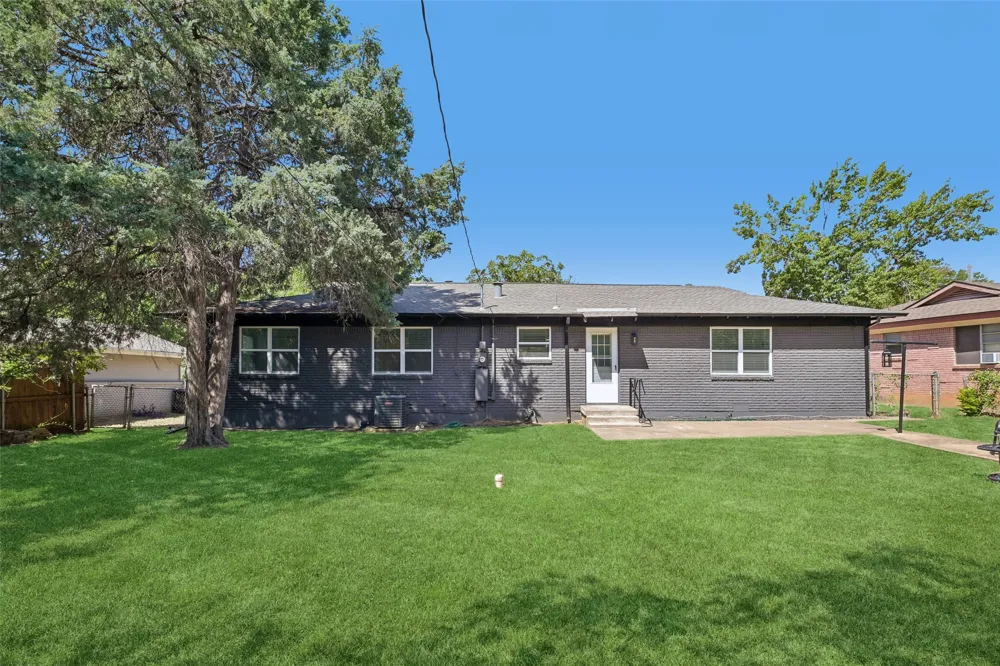 401 Vine Street Euless, TX 76040