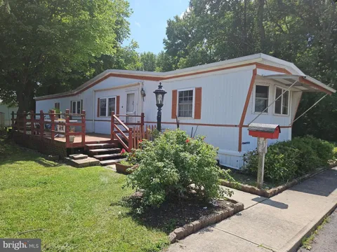 65 JAMES AVE