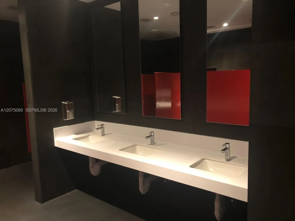 1600 NE 1st Ave #1102 Miami, FL 33132