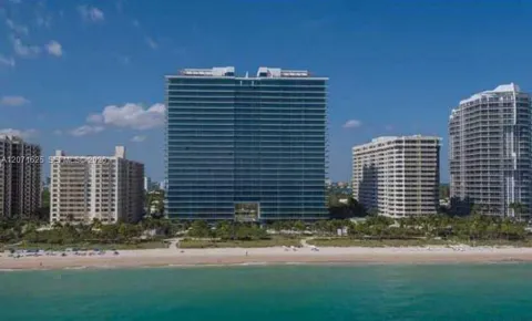 10201 Collins Ave #805