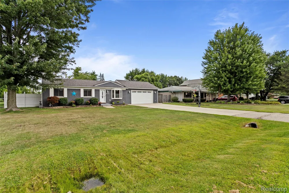 27311 Wyly Street Chesterfield Township, MI 48047