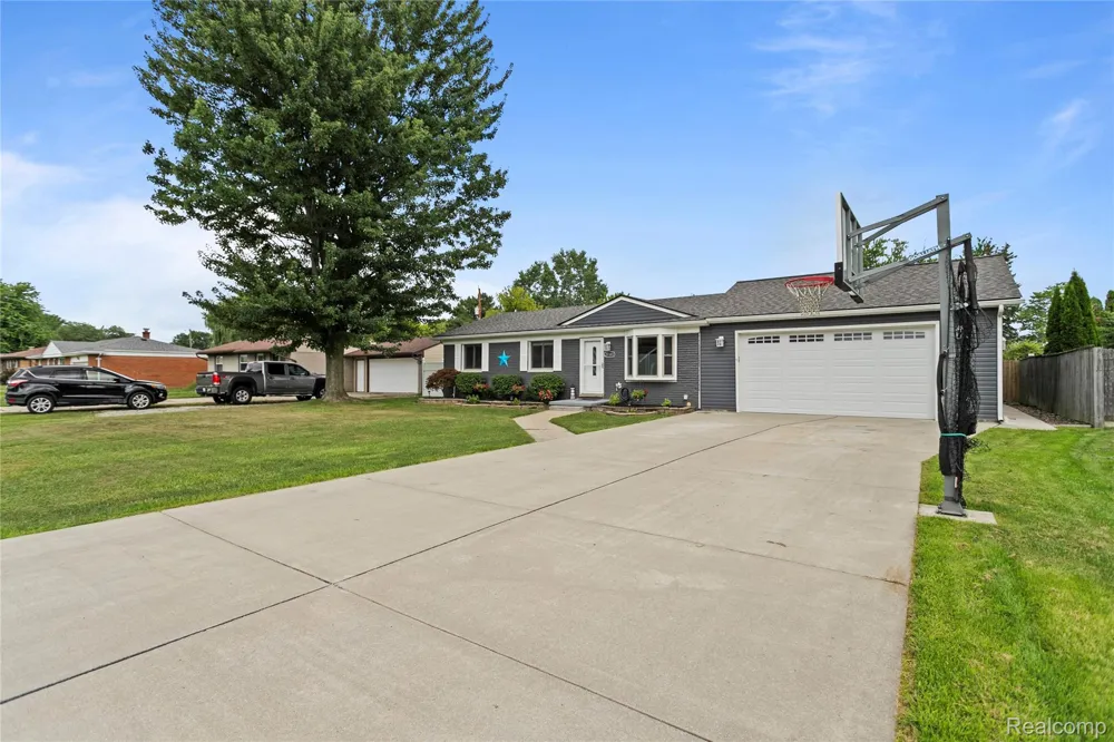27311 Wyly Street Chesterfield Township, MI 48047
