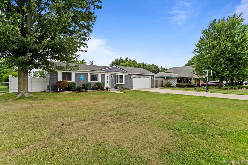 27311 Wyly Street Chesterfield Township, MI 48047
