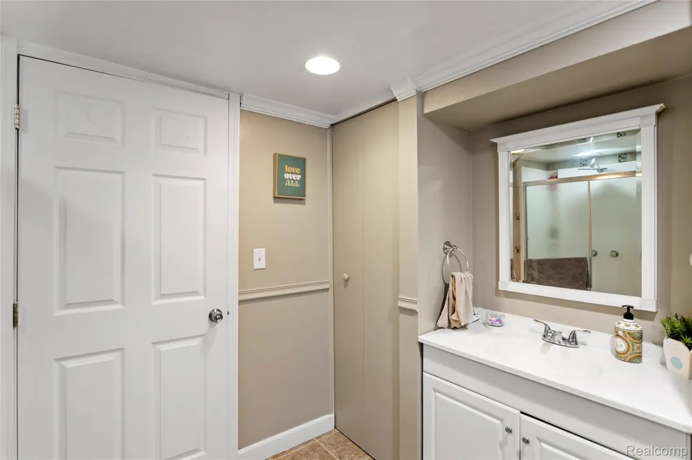 27311 Wyly Street Chesterfield Township, MI 48047