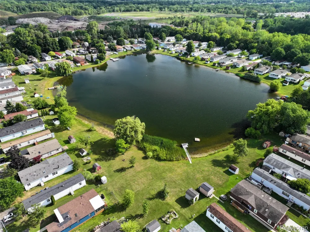 48582 Leafdale Court Shelby Charter Township, MI 48317