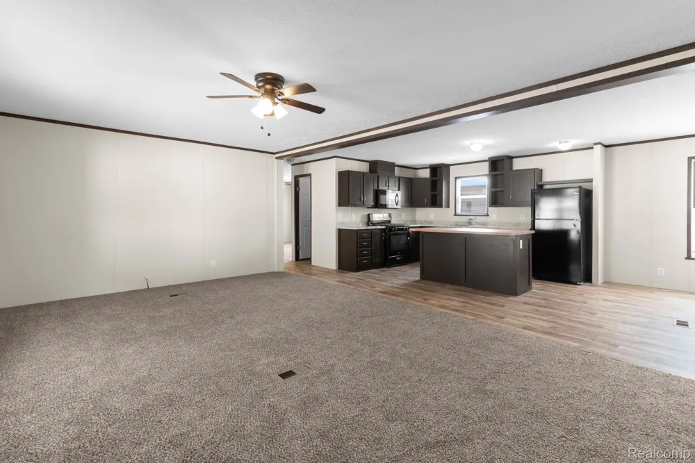 48582 Leafdale Court Shelby Charter Township, MI 48317