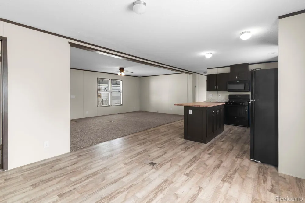 48582 Leafdale Court Shelby Charter Township, MI 48317