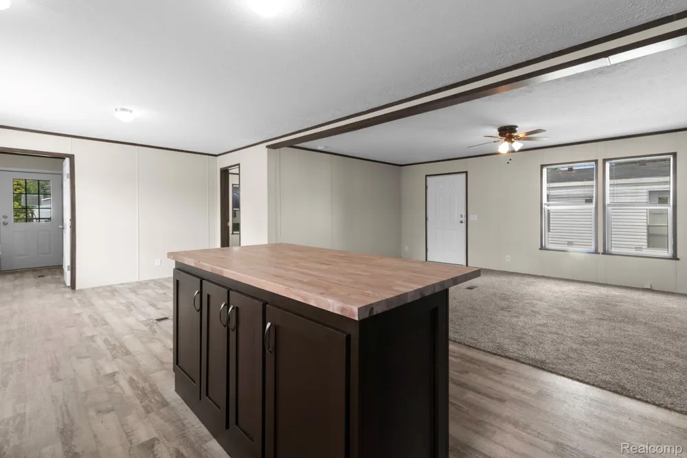 48582 Leafdale Court Shelby Charter Township, MI 48317
