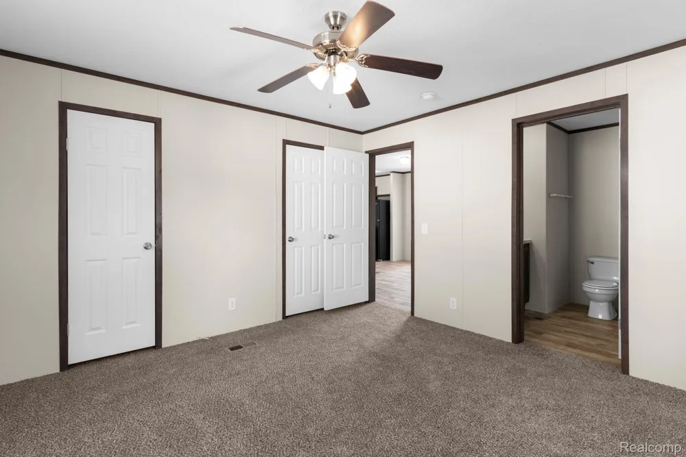 48582 Leafdale Court Shelby Charter Township, MI 48317
