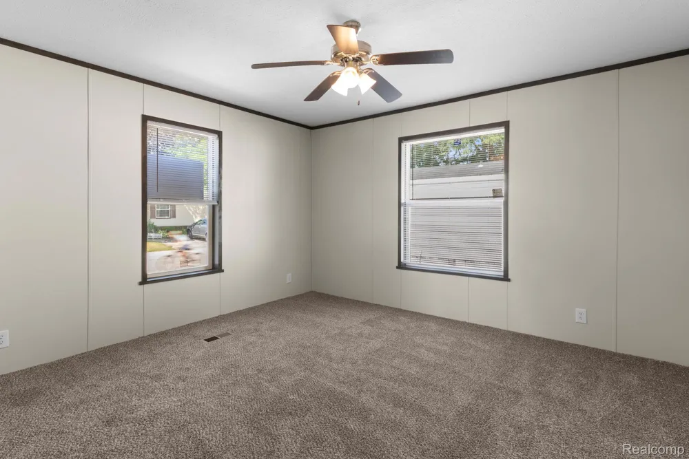 48582 Leafdale Court Shelby Charter Township, MI 48317