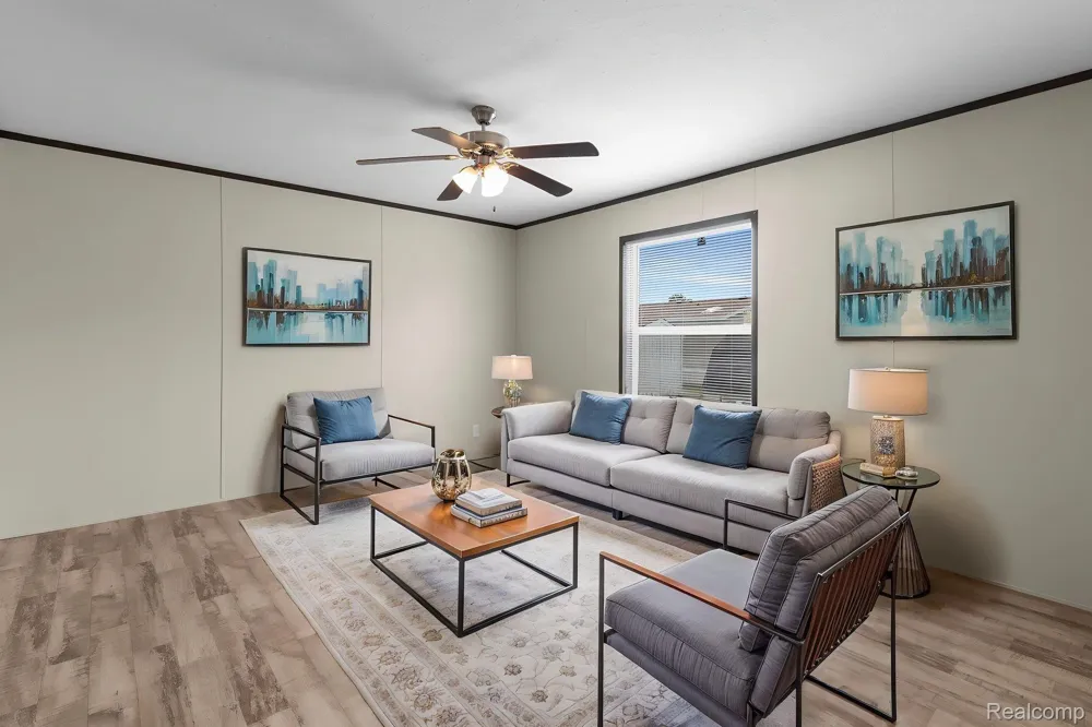 48582 Leafdale Court Shelby Charter Township, MI 48317