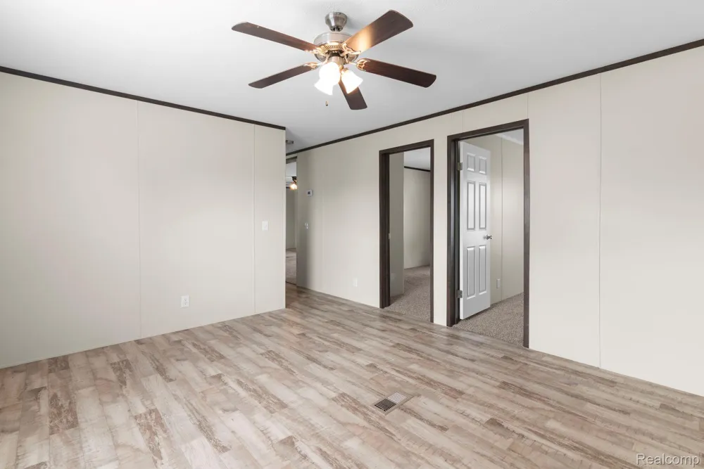 48582 Leafdale Court Shelby Charter Township, MI 48317