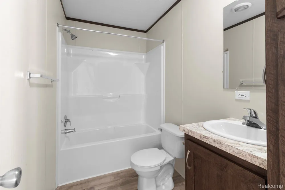 48582 Leafdale Court Shelby Charter Township, MI 48317