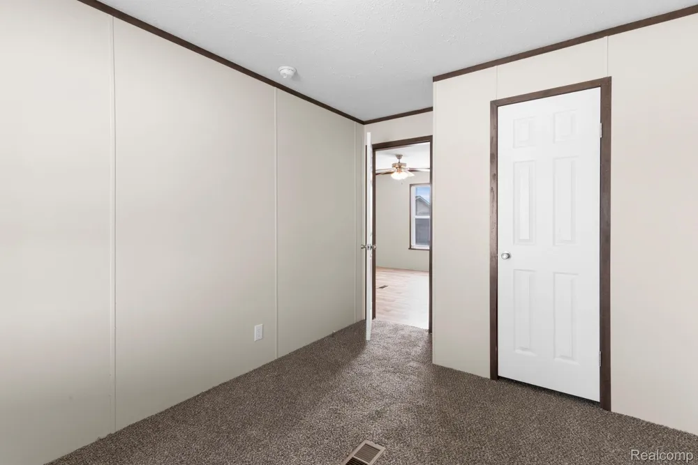 48582 Leafdale Court Shelby Charter Township, MI 48317